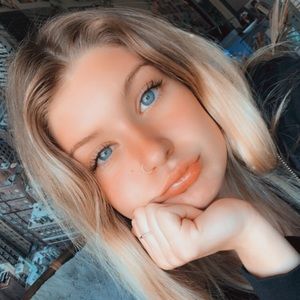 Meet your Posher, Carmella